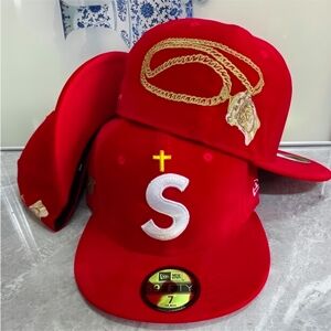 New Era cap♦️ Red Soft Velvet with gold Embroidery Chain❤️🔥 Closed Back♠️